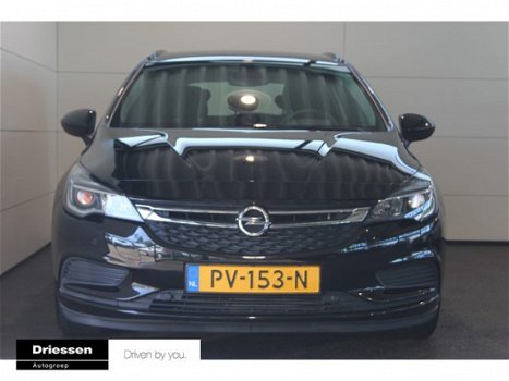 Opel Astra Sports Tourer - 1.0 Online Edition (Navigatie / Parkeersensoren voor & achter / DAB) - 1