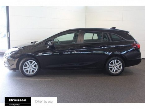 Opel Astra Sports Tourer - 1.0 Online Edition (Navigatie / Parkeersensoren voor & achter / DAB) - 1