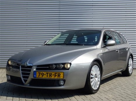 Alfa Romeo 159 - 1.9 JTD DISTINCTIVE / AIRCO - 1