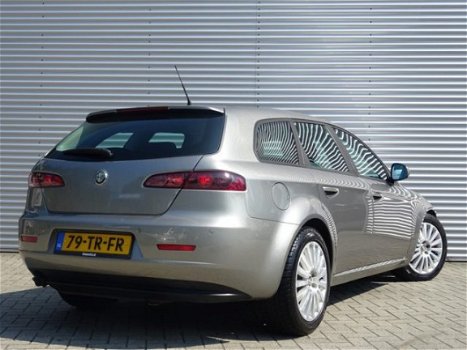 Alfa Romeo 159 - 1.9 JTD DISTINCTIVE / AIRCO - 1