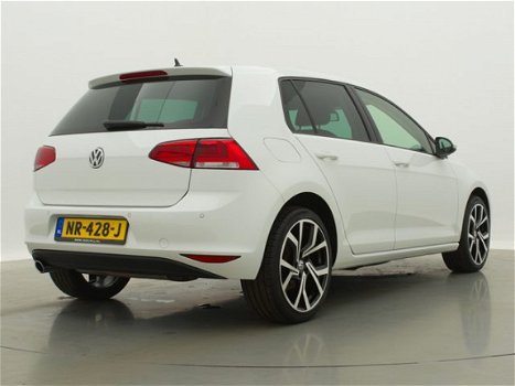 Volkswagen Golf - 1.2 TSI Business Edition Highline // Navi / Sportstoelen / Stoelverwarming / Bluet - 1