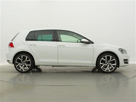 Volkswagen Golf - 1.2 TSI Business Edition Highline // Navi / Sportstoelen / Stoelverwarming / Bluet - 1