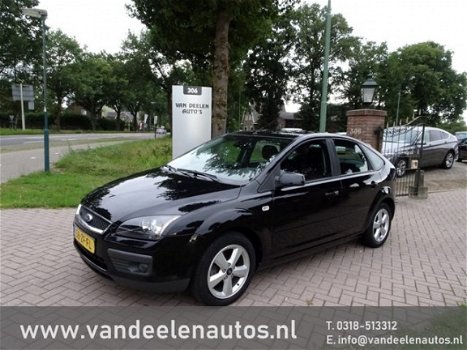 Ford Focus - 1.8-16V Ambiente Flexifuel Airco / Stoelverwarming / 5-deurs - 1