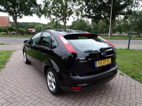 Ford Focus - 1.8-16V Ambiente Flexifuel Airco / Stoelverwarming / 5-deurs - 1