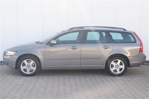 Volvo V50 - T5 AWD Aut. Summum, Family Line, Schuifdak, Navi, Xenon, Leder - 1