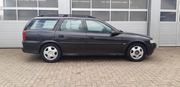 Opel Vectra - 1.6 I 16V ST NIEUWE APK BIJ AFL - 1