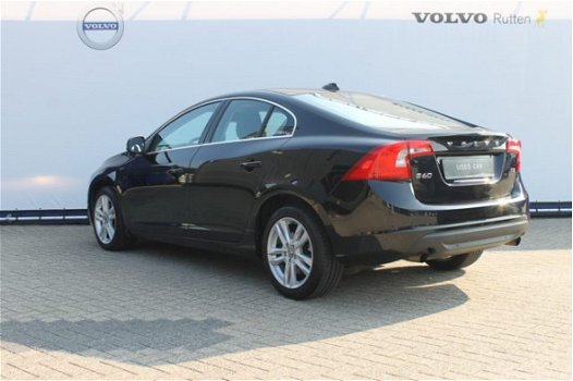 Volvo S60 - T3 150pk Momentum Navigatie / Cruise control / Climate Control - 1