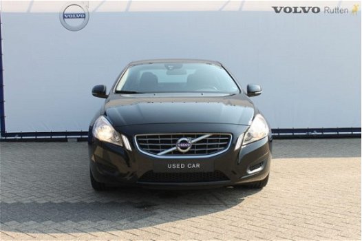 Volvo S60 - T3 150pk Momentum Navigatie / Cruise control / Climate Control - 1