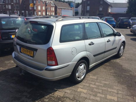 Ford Focus Wagon - 1.6-16V Trend - 1