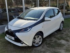 Toyota Aygo - 1.0 X-play 5-drs| airco, lm-velgen, bluetooth, camera