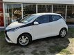 Toyota Aygo - 1.0 X-play 5-drs| airco, lm-velgen, bluetooth, camera - 1 - Thumbnail