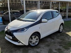 Toyota Aygo - 1.0 X-play 5-drs| airco, lm-velgen, bluetooth, camera