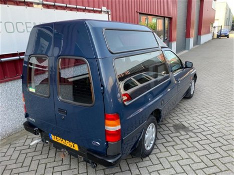 Ford Escort - 1.8 Business Edition // Rolstoelen vervoer + 4 Persoons // Lier en zakkende bodem - 1