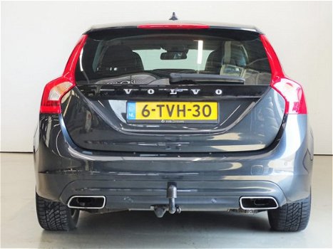 Volvo V60 - 2.0 D4 Summum | 181 PK | Dealer onderhouden sinds 2016 | LED | Leer - 1