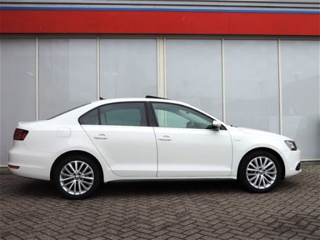 Volkswagen Jetta - 1.4 TSI Aut7 Hybrid Highline (leer, panodak, xenon) - 1