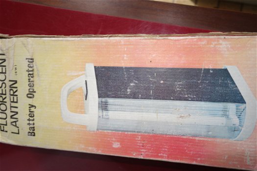 vintage oplaadbare FLURESCENT LANTERN 6 w 12 v. nog in originele doos - 3