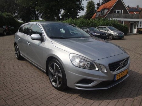 Volvo V60 - 1.6 T3 150pk R-Design Navi / 18