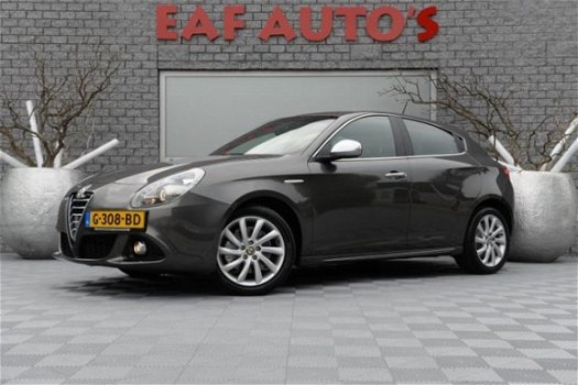 Alfa Romeo Giulietta - 1.4 T Distinctive / AUT / Navi / Cognac leder / Ecc / Elec pakket / Allu velg - 1