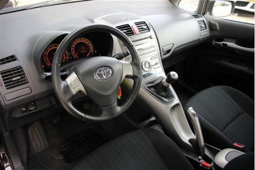 Toyota Auris - 1.4-16V Sol 5DRS - 1