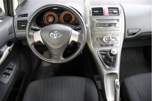 Toyota Auris - 1.4-16V Sol 5DRS - 1