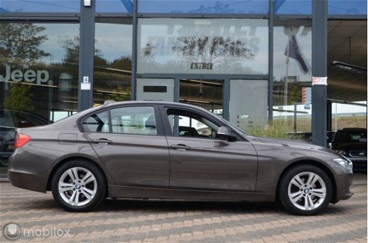 BMW 3-serie - 320i Automaat High Executive - 1