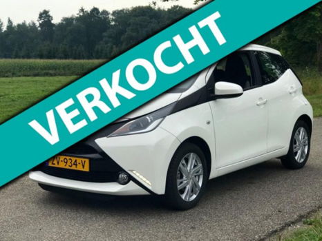 Toyota Aygo - 1.0 VVT-i x-play 5 drs automaat, Airco, Navigatie - 1