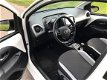 Toyota Aygo - 1.0 VVT-i x-play 5 drs automaat, Airco, Navigatie - 1 - Thumbnail