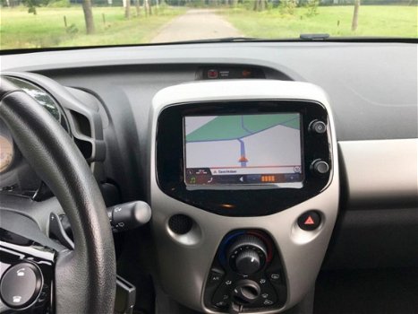 Toyota Aygo - 1.0 VVT-i x-play 5 drs automaat, Airco, Navigatie - 1