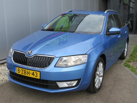 Skoda Octavia Combi - 1.6 TDI Ambition Businessline DSG Automaat Half Leder Navi Clima PDC 17 inch - 1