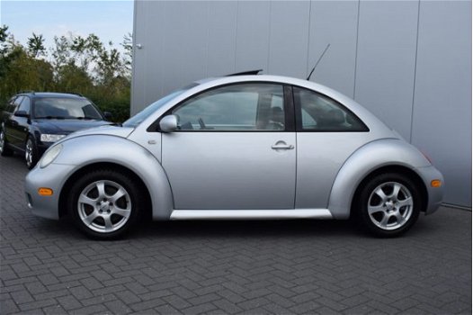 Volkswagen New Beetle - 2.3 V5 Highline Leer/stoelverwarming Airco Schuifdak - 1