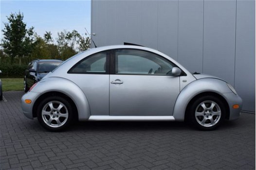 Volkswagen New Beetle - 2.3 V5 Highline Leer/stoelverwarming Airco Schuifdak - 1