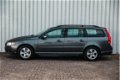 Volvo V70 - 2.5T 200pk Winter-line Stoelverwarming/Trekhaak/Cruise Control - 1 - Thumbnail