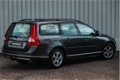 Volvo V70 - 2.5T 200pk Winter-line Stoelverwarming/Trekhaak/Cruise Control - 1 - Thumbnail