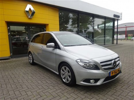 Mercedes-Benz B-klasse - 180 Ambition ZEER VERZORGDE AUTO NAVI / PARKEERSENSOREN / BLUETOOTH / - 1