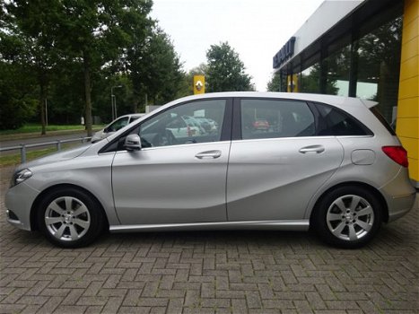 Mercedes-Benz B-klasse - 180 Ambition ZEER VERZORGDE AUTO NAVI / PARKEERSENSOREN / BLUETOOTH / - 1