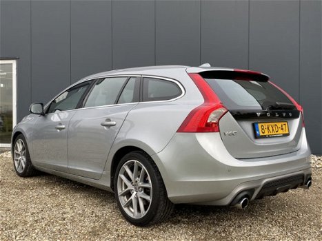 Volvo V60 - D2 R-Design / Trekhaak / Navigatie / 18