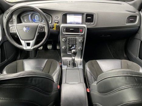 Volvo V60 - D2 R-Design / Trekhaak / Navigatie / 18