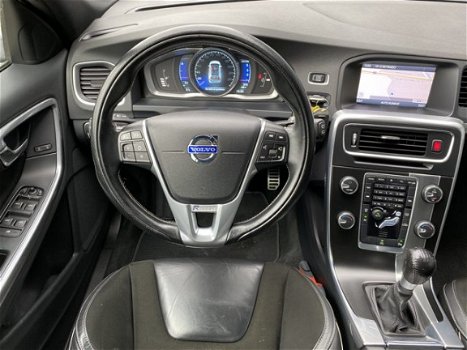 Volvo V60 - D2 R-Design / Trekhaak / Navigatie / 18