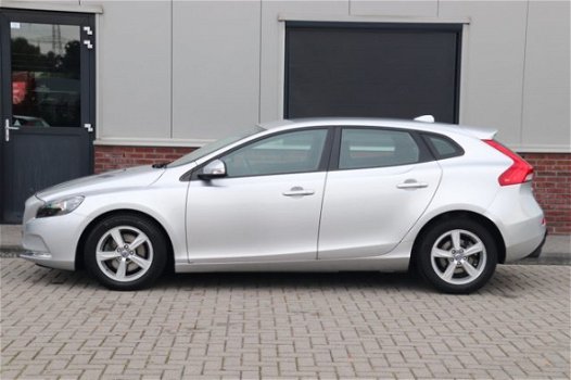 Volvo V40 - T4 180PK Aut. Kinetic, Afn. Trekhaak, Cruise Control - 1