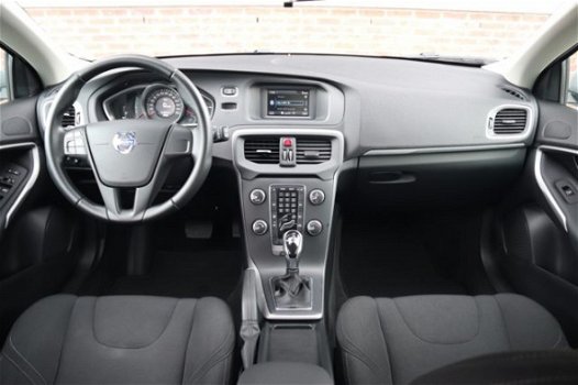 Volvo V40 - T4 180PK Aut. Kinetic, Afn. Trekhaak, Cruise Control - 1