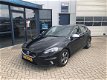 Volvo V40 - 2.0 D4 Ocean Race Business R-line | Winter Sale Voordeel - 1 - Thumbnail