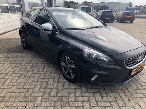 Volvo V40 - 2.0 D4 Ocean Race Business R-line | Winter Sale Voordeel - 1