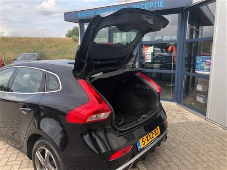 Volvo V40 - 2.0 D4 Ocean Race Business R-line | Winter Sale Voordeel - 1