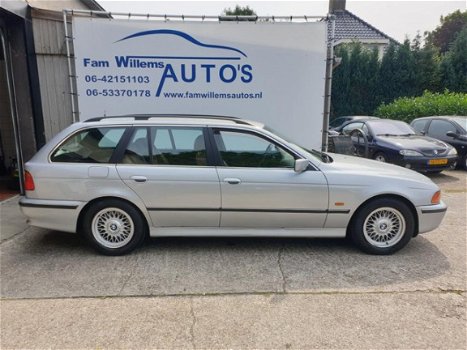 BMW 5-serie Touring - 528i Executive Automaat - 1