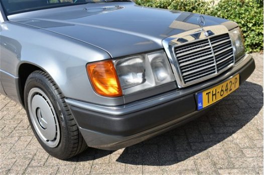 Mercedes-Benz 200-serie - 260 E (W124) Airco / Automaat / Schuifdak / 1e Eigenaar / NIEUWSTAAT - 1