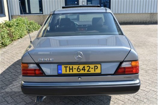 Mercedes-Benz 200-serie - 260 E (W124) Airco / Automaat / Schuifdak / 1e Eigenaar / NIEUWSTAAT - 1