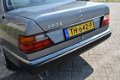 Mercedes-Benz 200-serie - 260 E (W124) Airco / Automaat / Schuifdak / 1e Eigenaar / NIEUWSTAAT - 1 - Thumbnail