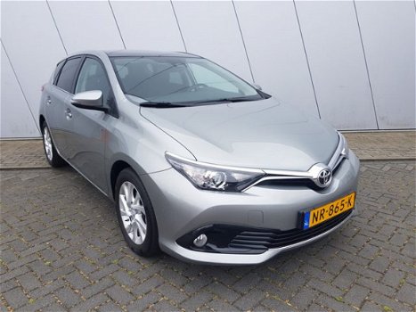 Toyota Auris - 1.2T Trend l Navigatie I 1300 kg trekgewicht - 1