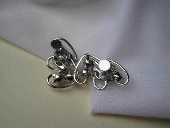 Oorbellen Ora zilverkleurig dubbel hart model met parelkralen 2.8x2.2 cm schroefmodel - Afbeelding 4