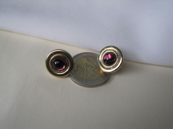 Oorbellen Avon goudkleurig rond knoopmodel met amethist paarse glas cabochon 1.6 cm - Afbeelding 4